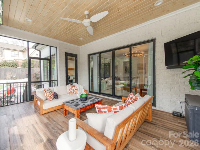 300 Mammoth Oaks Drive, Charlotte, NC 28270