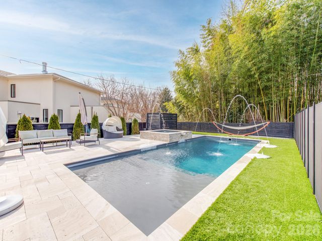 300 Mammoth Oaks Drive, Charlotte, NC 28270