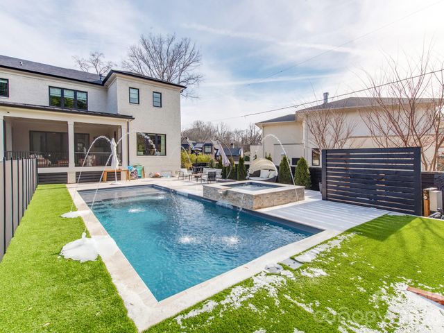 300 Mammoth Oaks Drive, Charlotte, NC 28270