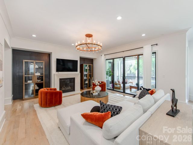 300 Mammoth Oaks Drive, Charlotte, NC 28270