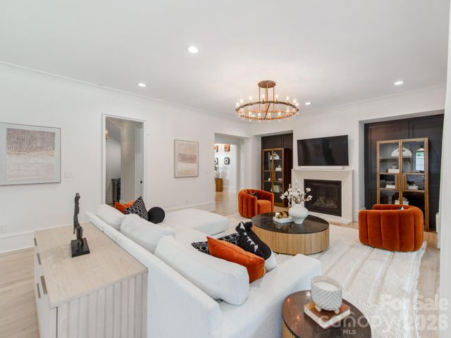 300 Mammoth Oaks Drive, Charlotte, NC 28270