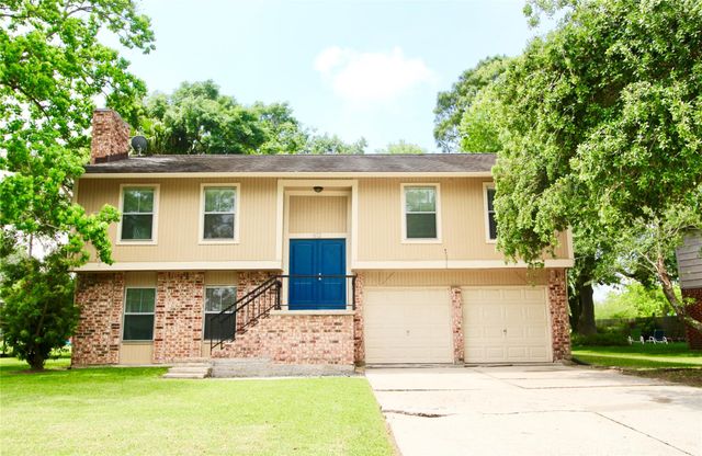 612 E Castle Harbour Drive, Friendswood, TX 77546
