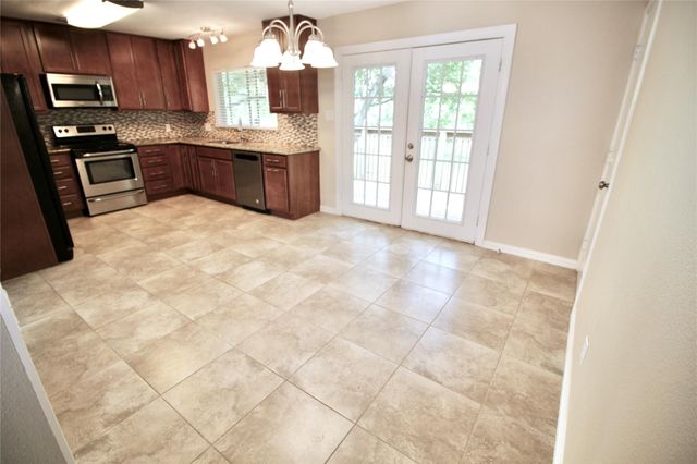 612 E Castle Harbour Drive, Friendswood, TX 77546