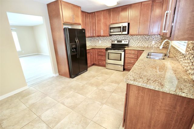 612 E Castle Harbour Drive, Friendswood, TX 77546