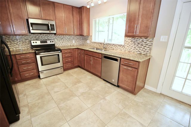 612 E Castle Harbour Drive, Friendswood, TX 77546