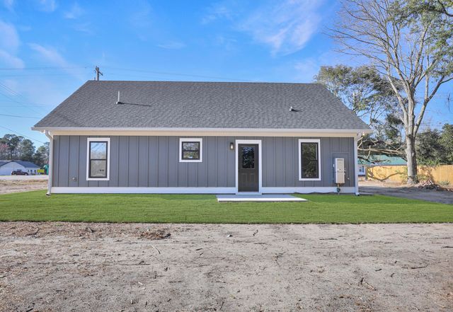 4055 Byrnes Drive, Saint Stephen, SC 29479