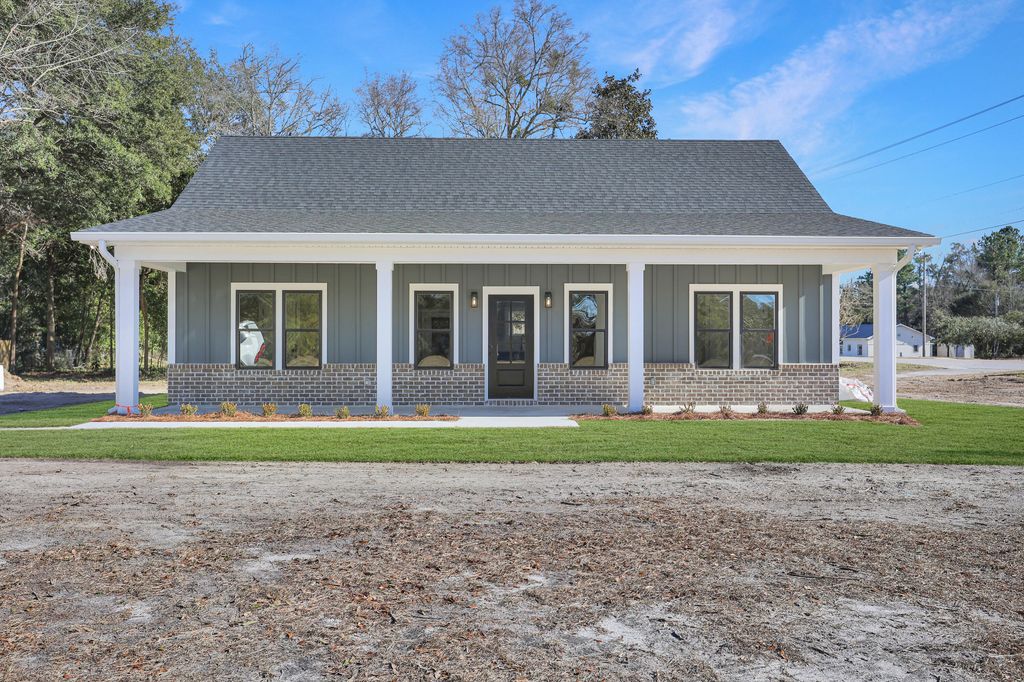 4055 Byrnes Drive, Saint Stephen, SC 29479