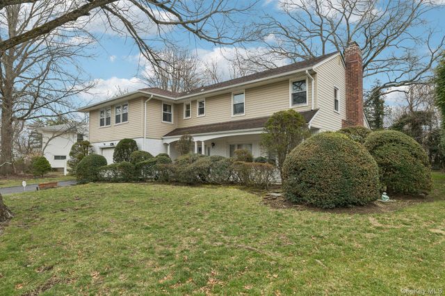 192 Bengeyfield Drive, East Williston, NY 11596