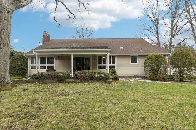 192 Bengeyfield Drive, East Williston, NY 11596