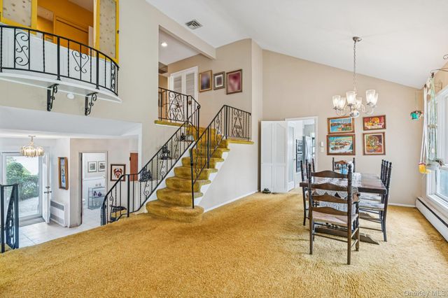 192 Bengeyfield Drive, East Williston, NY 11596