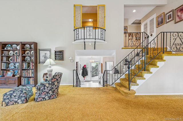 192 Bengeyfield Drive, East Williston, NY 11596