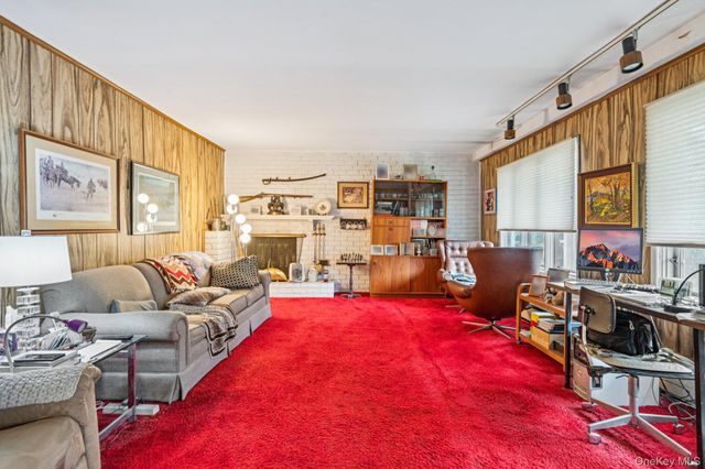 192 Bengeyfield Drive, East Williston, NY 11596