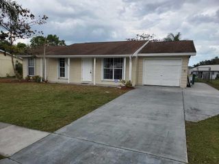 329 NE Cullman Court, Port St Lucie, FL 34983