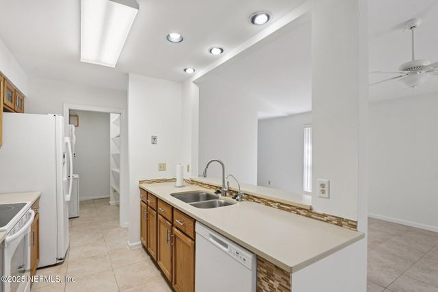 4508 MIDDLETON PARK Circle W, Jacksonville, FL 32224