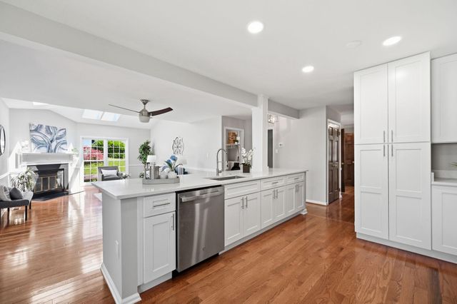 8401 CARDINAL GLEN CT, Vienna, VA 22182