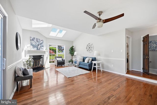8401 CARDINAL GLEN CT, Vienna, VA 22182