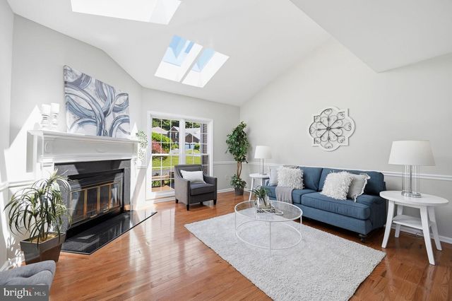 8401 CARDINAL GLEN CT, Vienna, VA 22182