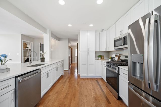 8401 CARDINAL GLEN CT, Vienna, VA 22182