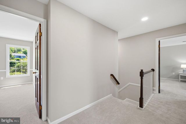 8401 CARDINAL GLEN CT, Vienna, VA 22182