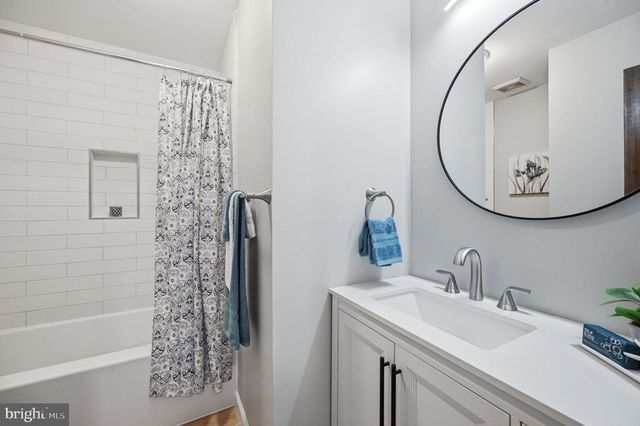 8401 CARDINAL GLEN CT, Vienna, VA 22182