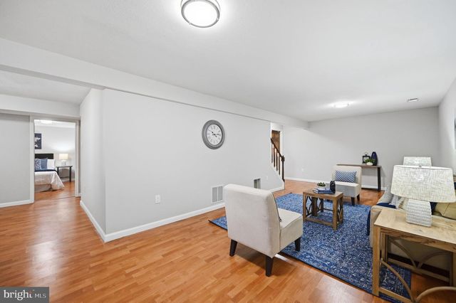 8401 CARDINAL GLEN CT, Vienna, VA 22182