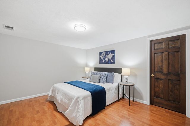 8401 CARDINAL GLEN CT, Vienna, VA 22182