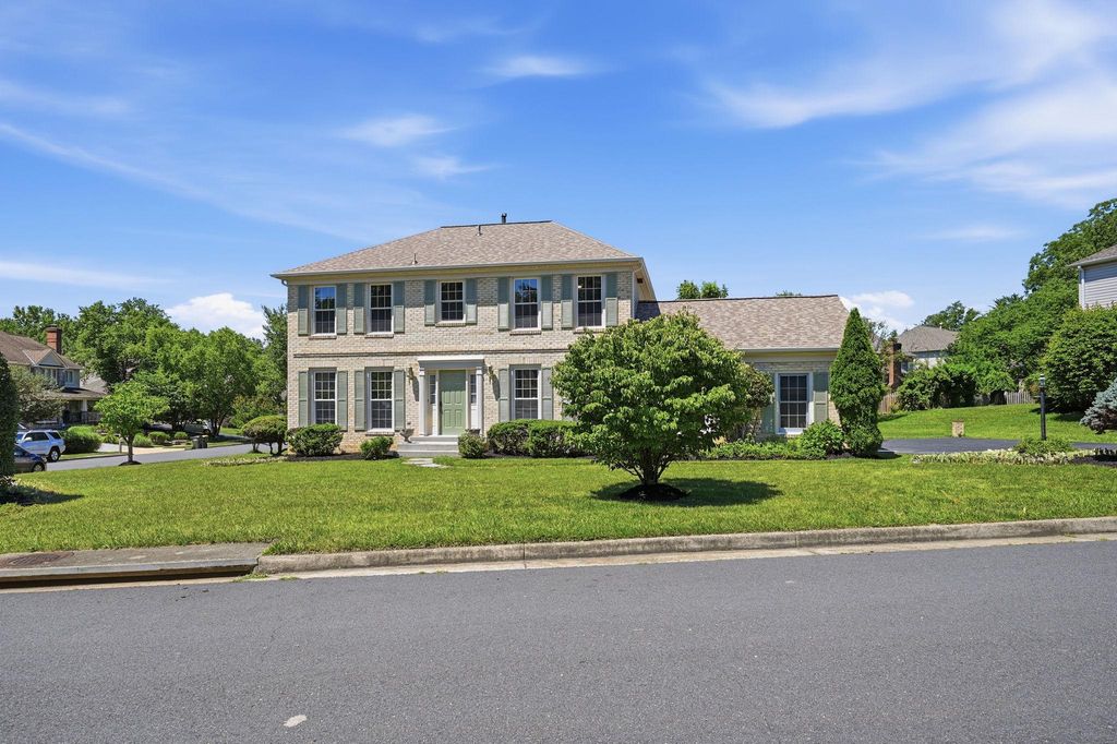 8401 CARDINAL GLEN CT, Vienna, VA 22182