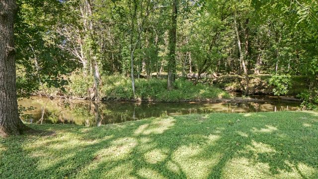 1725 N Lovvorn Rd, Christiana, TN 37037