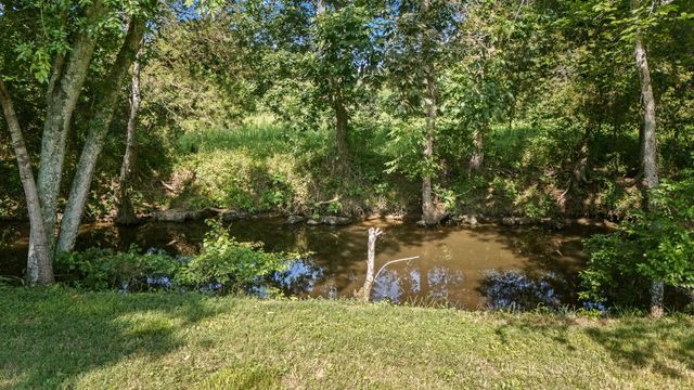 1725 N Lovvorn Rd, Christiana, TN 37037