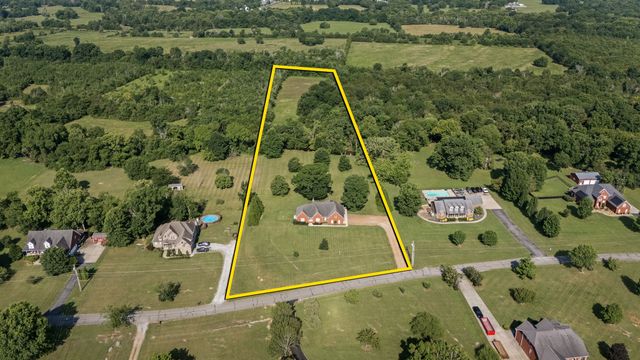 1725 N Lovvorn Rd, Christiana, TN 37037