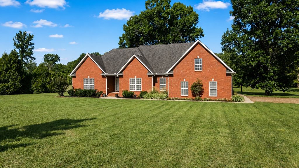 1725 N Lovvorn Rd, Christiana, TN 37037
