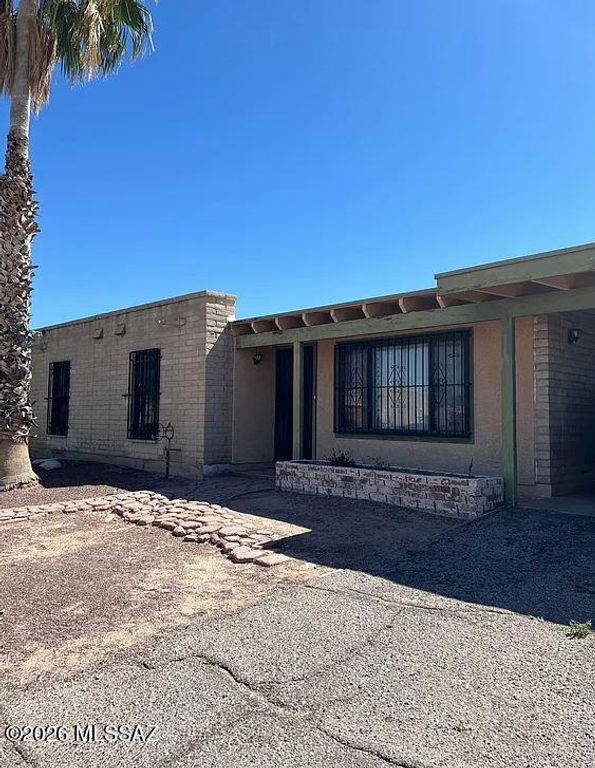 6027 S Lostan Avenue, Tucson, AZ 85706