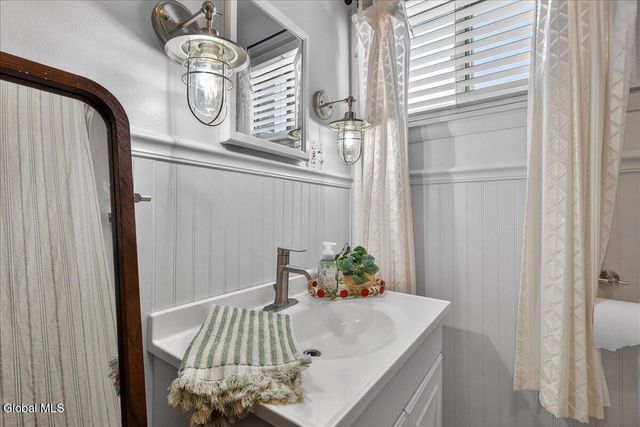 36 Anthony Lane, Colonie, NY 12205