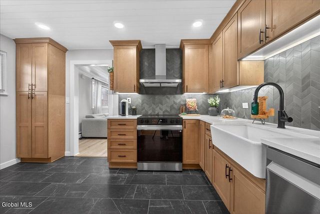 36 Anthony Lane, Colonie, NY 12205