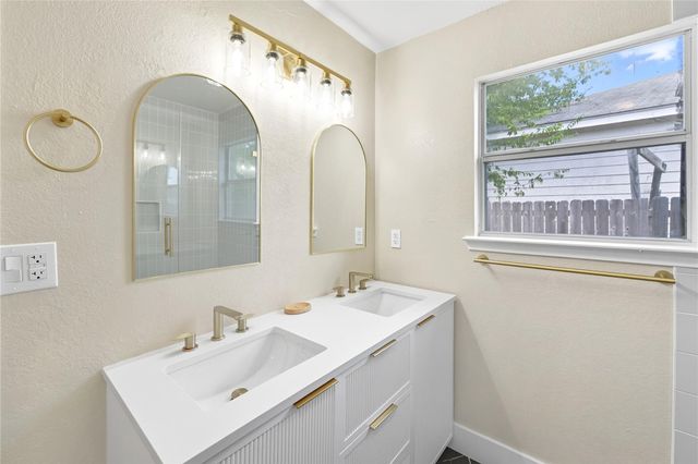 1164 Lago Vista ST, San Marcos, TX 78666