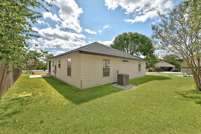 1164 Lago Vista ST, San Marcos, TX 78666