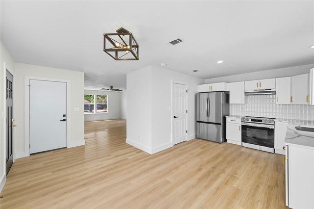 1164 Lago Vista ST, San Marcos, TX 78666