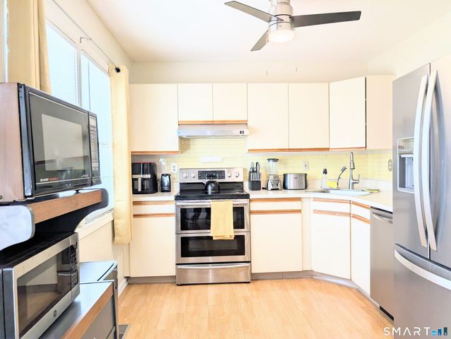 63 Summit Commons 63, Derby, CT 06418