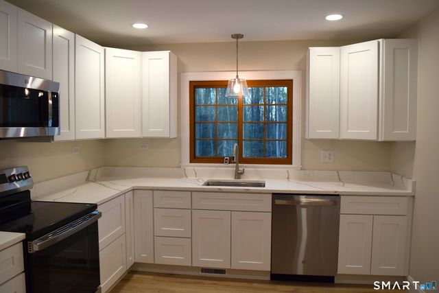 10 Meeting House Road, Barkhamsted, CT 06063