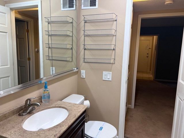 70 Shrewsbury Green C, Shrewsbury, MA 01545