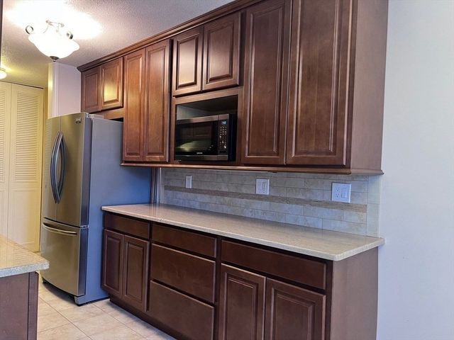 70 Shrewsbury Green C, Shrewsbury, MA 01545