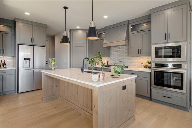 1009 Wilds Parkway, Greenwood, MO 64034