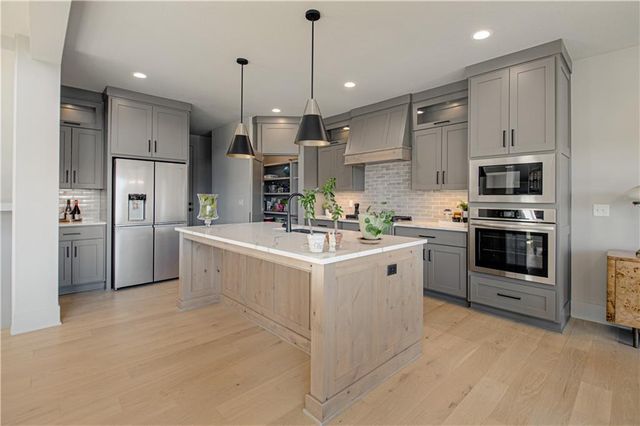 1009 Wilds Parkway, Greenwood, MO 64034