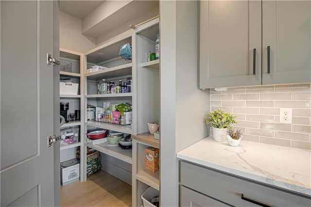 1009 Wilds Parkway, Greenwood, MO 64034