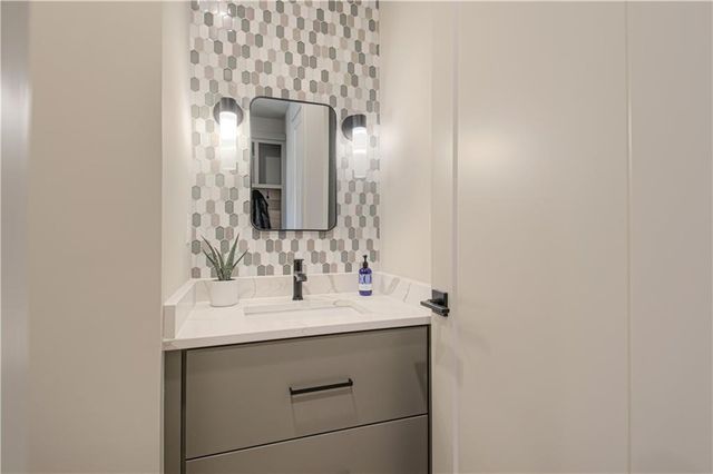 1009 Wilds Parkway, Greenwood, MO 64034