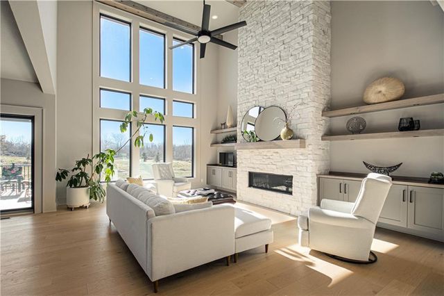 1009 Wilds Parkway, Greenwood, MO 64034