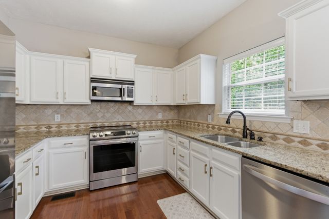 5117 W Oak Highland Dr, Antioch, TN 37013