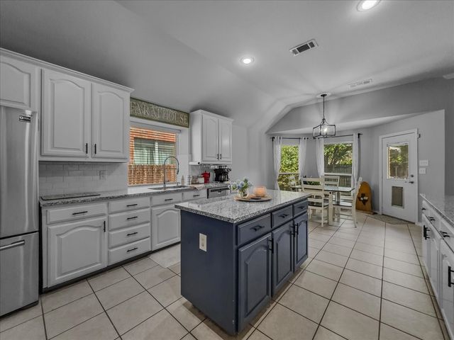 2514 Mustang Drive, Arlington, TX 76001