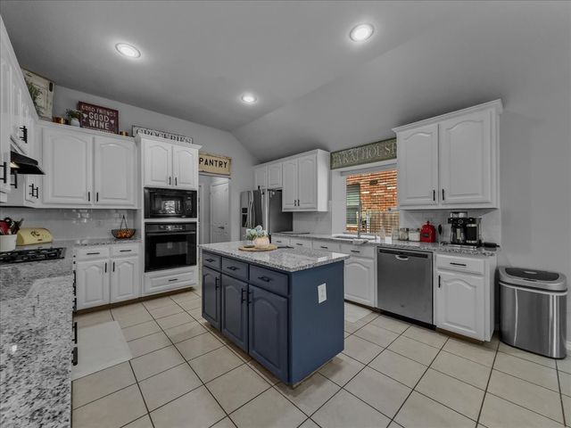 2514 Mustang Drive, Arlington, TX 76001