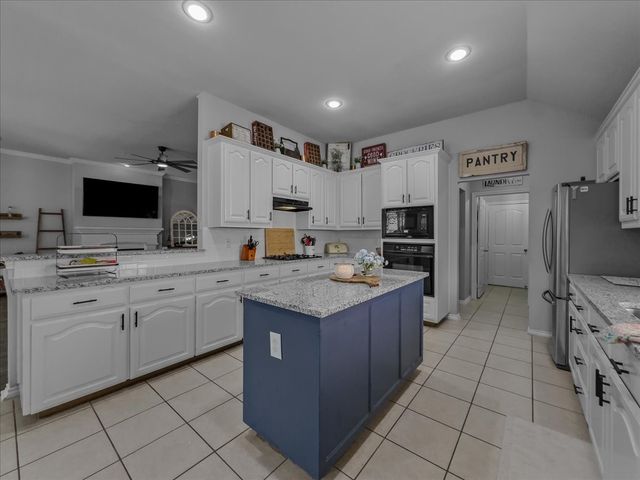 2514 Mustang Drive, Arlington, TX 76001